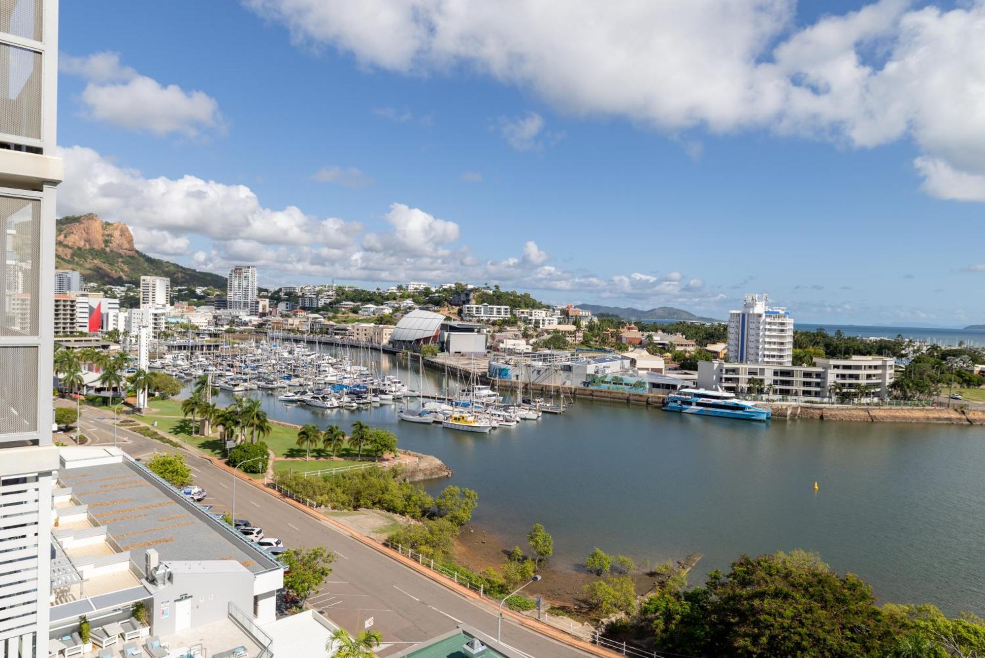 Oaks Townsville Metropole Hotel Εξωτερικό φωτογραφία