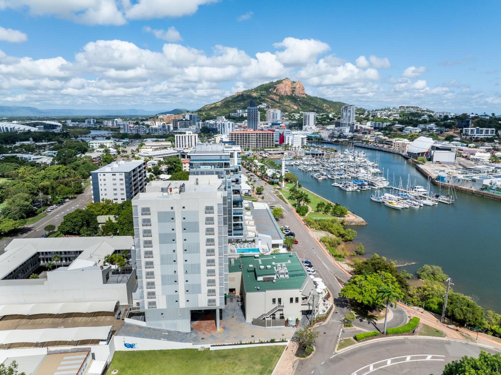 Oaks Townsville Metropole Hotel Εξωτερικό φωτογραφία