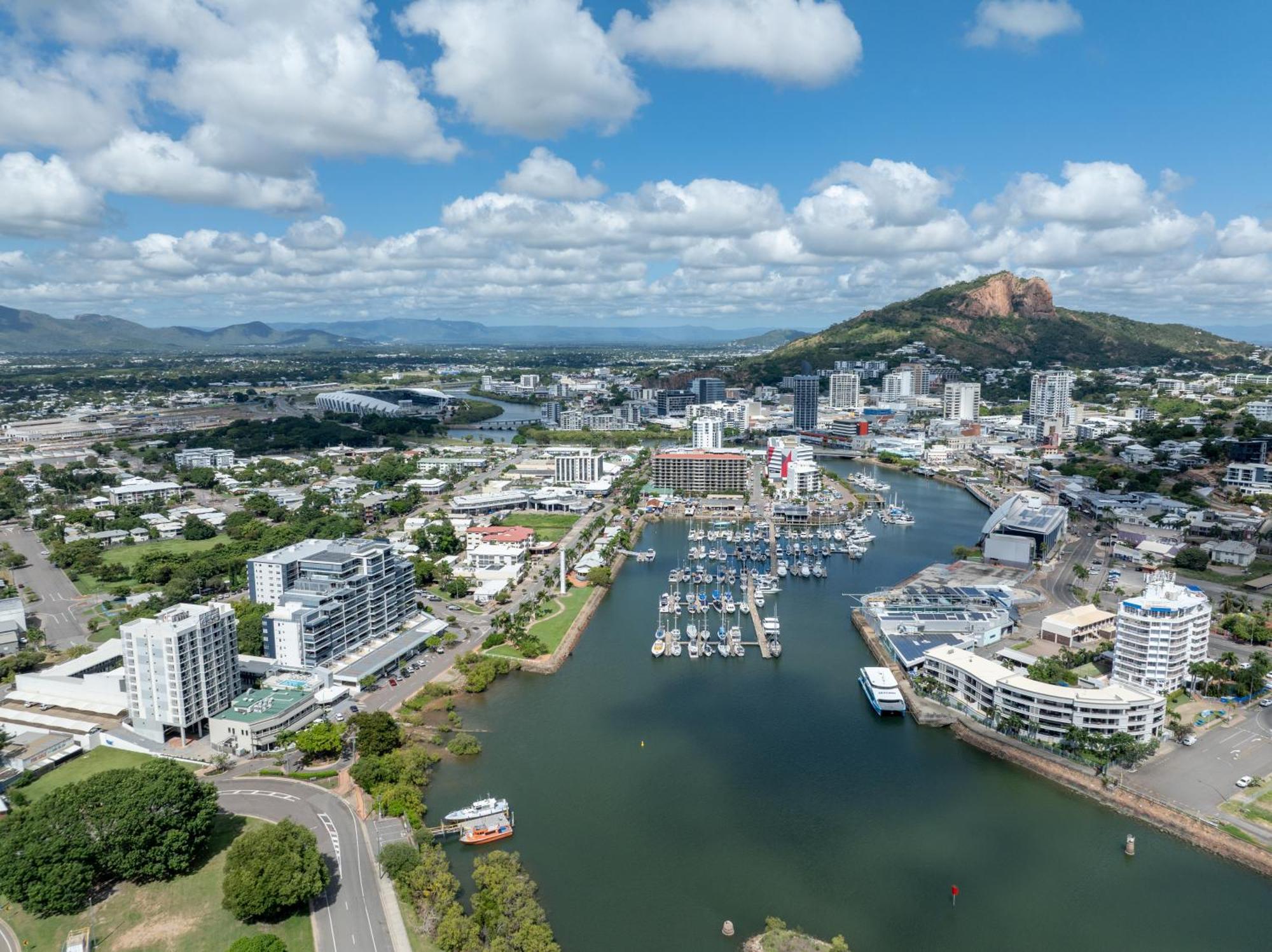 Oaks Townsville Metropole Hotel Εξωτερικό φωτογραφία