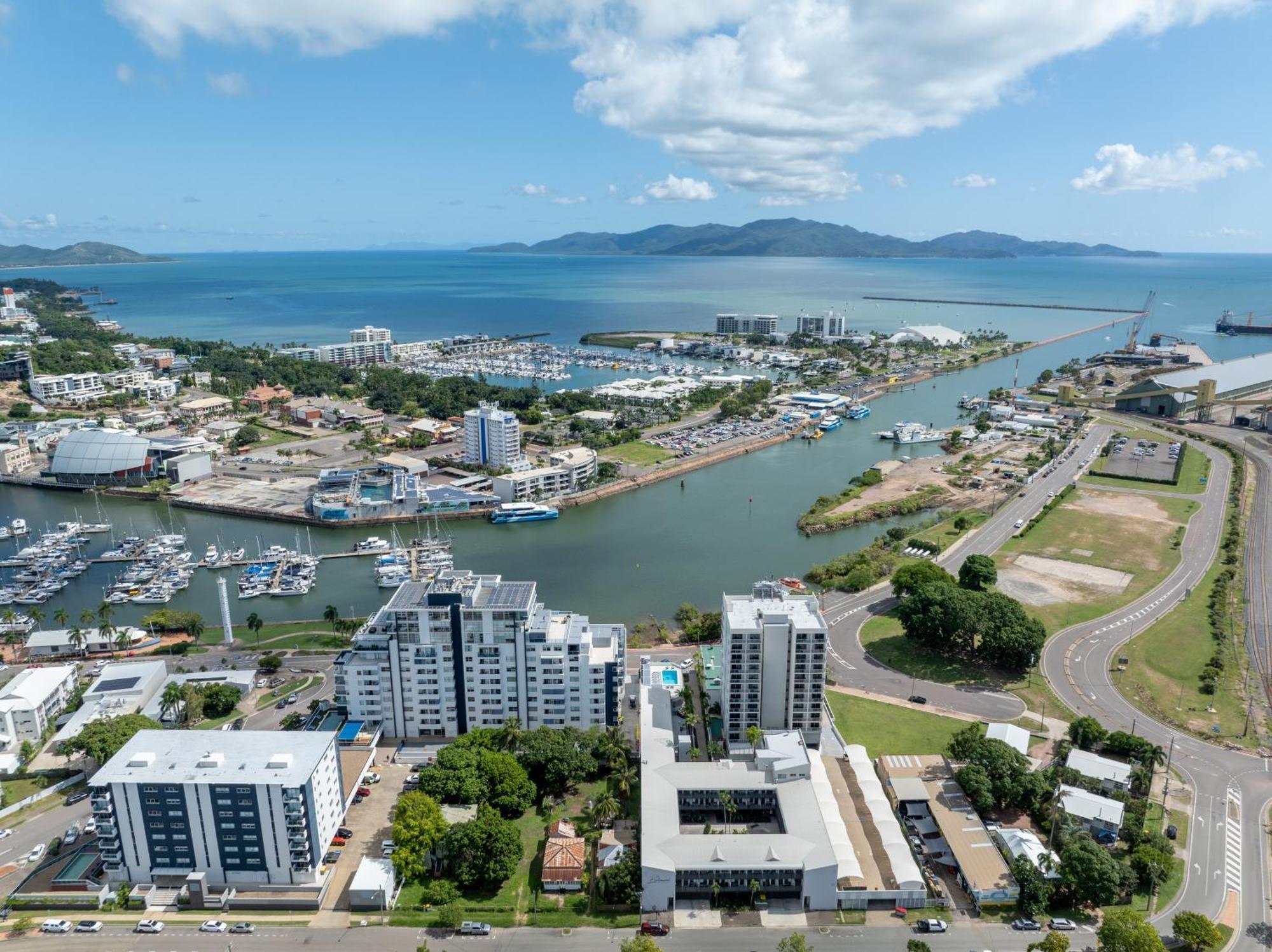 Oaks Townsville Metropole Hotel Εξωτερικό φωτογραφία