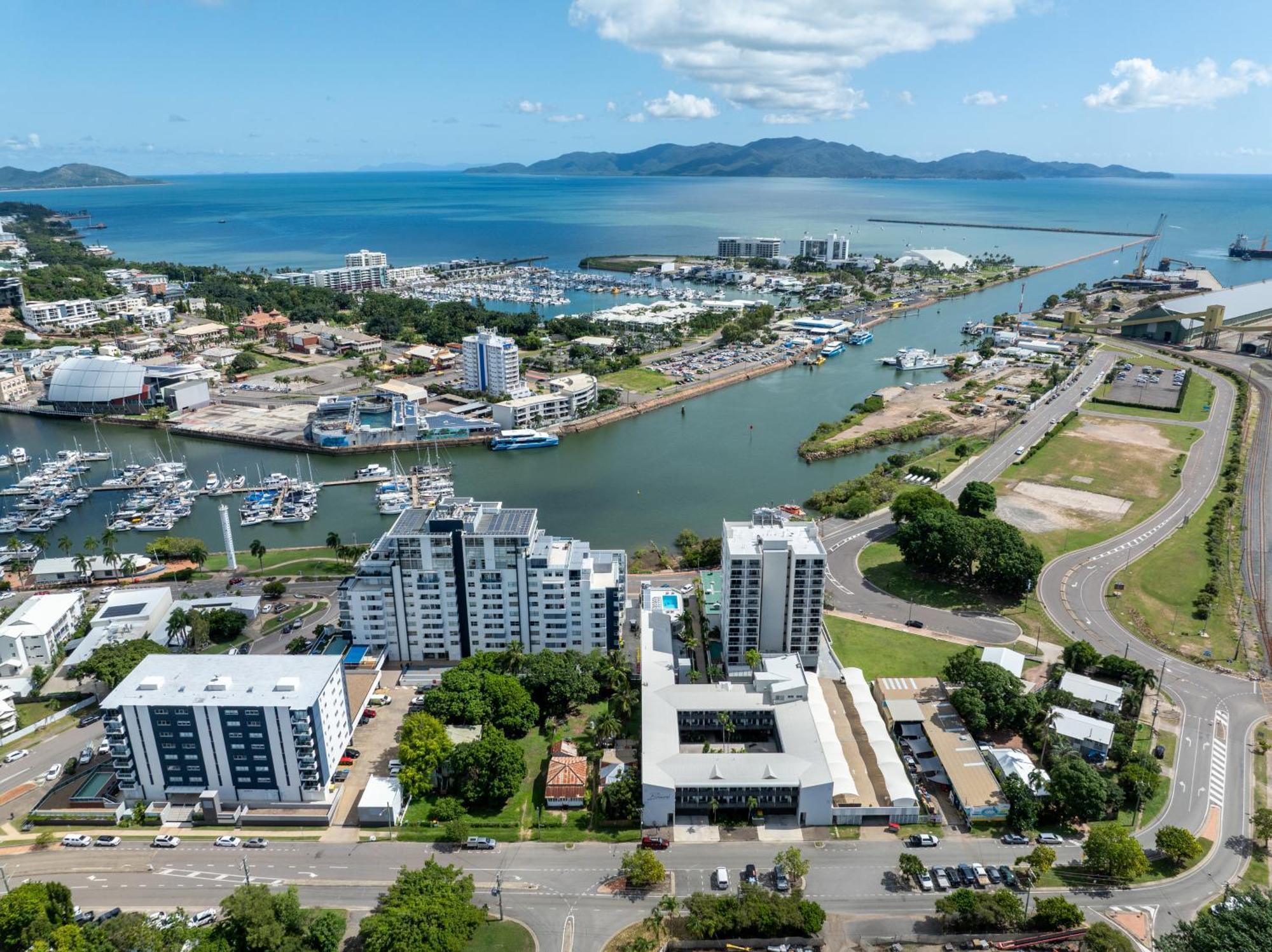Oaks Townsville Metropole Hotel Εξωτερικό φωτογραφία