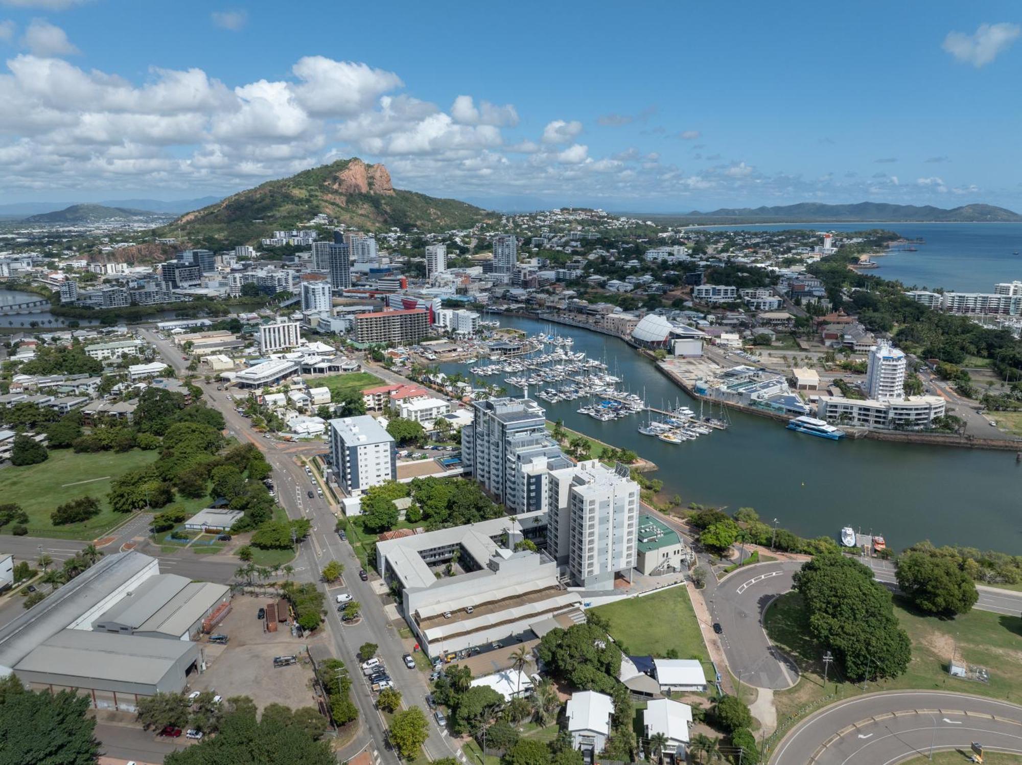 Oaks Townsville Metropole Hotel Εξωτερικό φωτογραφία
