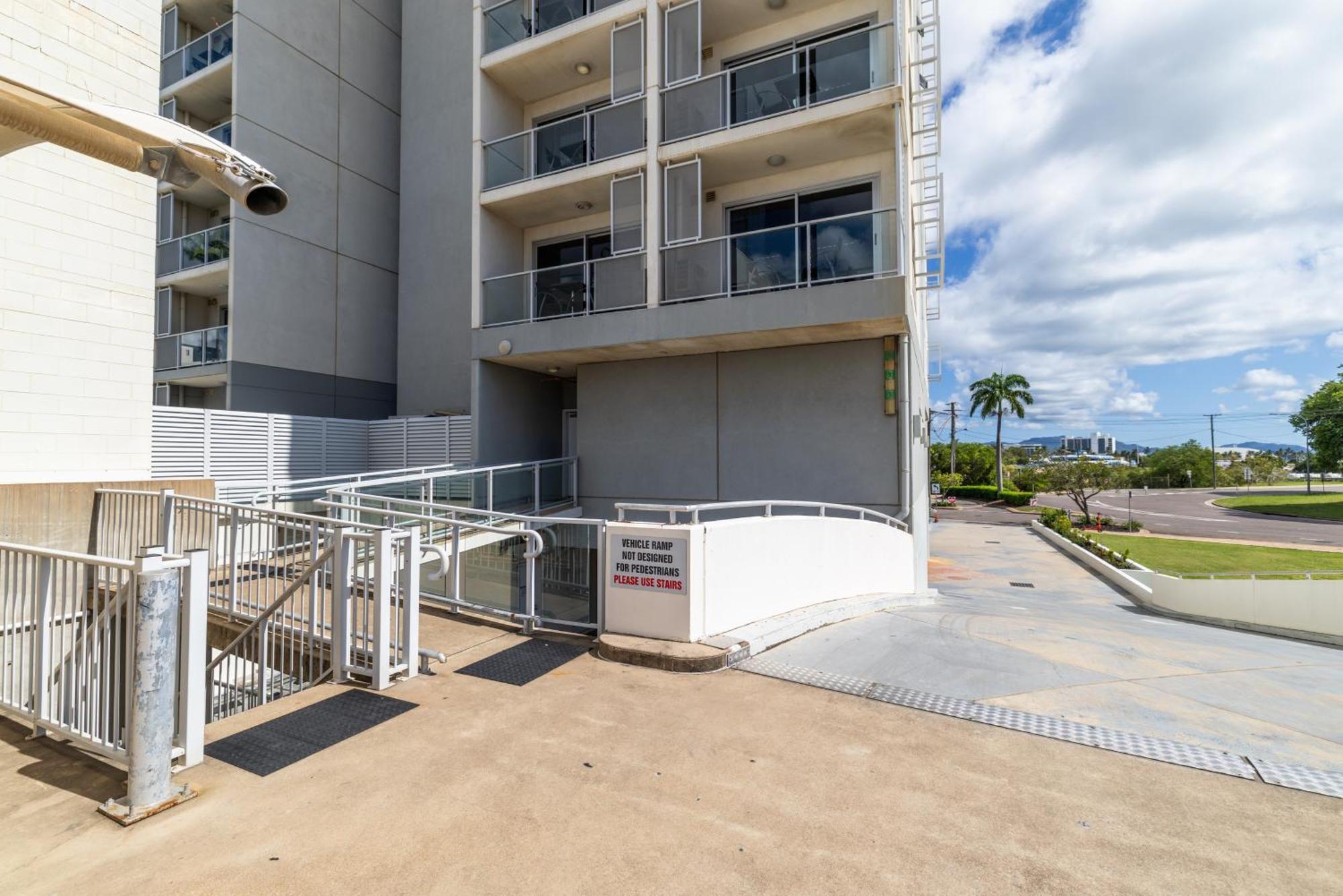 Oaks Townsville Metropole Hotel Εξωτερικό φωτογραφία